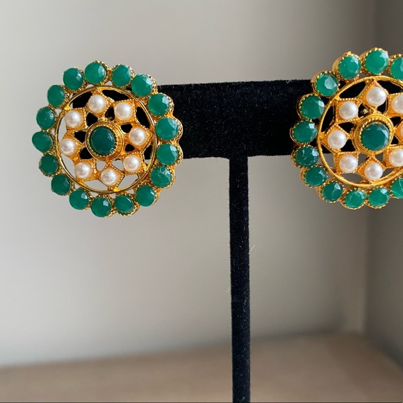 Pearl Choker Necklace with Earrings - Picture 2 of 4